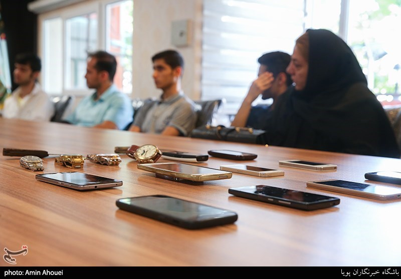 سارقان گوشی‌های شهرک قدس به دام افتادند 