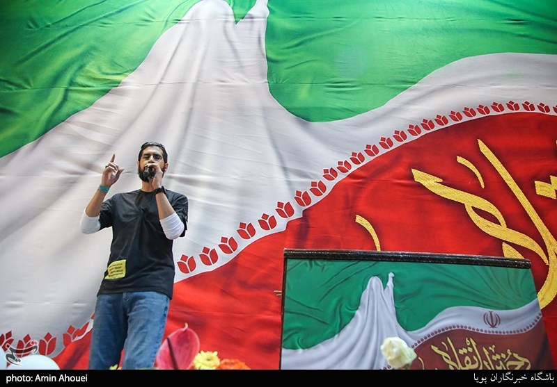 حامد زمانی خواننده در اجتماع عظیم دختران انقلاب-تهران