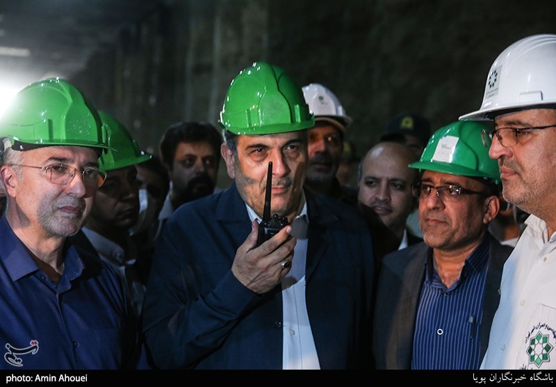 دستور  پیروز حناچی شهردار تهران به آغاز پروژه اتصال جبهه های حفاری شمالی و جنوبی تونل استاد معین