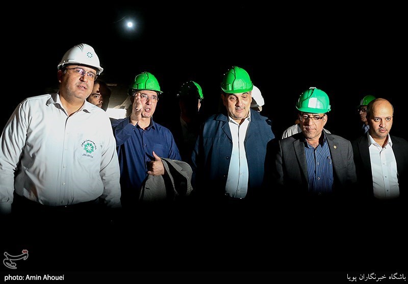 پیروز حناچی شهردار تهران در محل پروژه  اتصال جبهه های حفاری شمالی و جنوبی تونل استاد معین