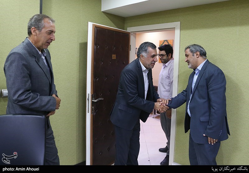 بازدید و گفت و گوی مدیریت خانه کتاب از خبرگزاری تسنیم