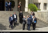 اعضای هیئت دولت در جمع خبرنگاران