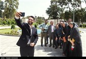 عکس یادگاری محمدجواد آذری جهرمی وزیر ارتباطات با خبرنگاران به مناسبت  روز خبرنگار