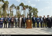 حسن روحانی رئیس جمهور به همراه اعضای هیئت دولت در جمع خبرنگاران