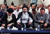 حجت الاسلام سیدعبدالفتاح نواب نماینده ولی فقیه در امور حج و زیارت و  آیت الله سید هاشم حسینی بوشهری در مراسم پرفیض دعای کمیل در مکه مکرکه