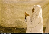 حال و هوای زائران ایرانی و مناجات شبانه در صحرای عرفات