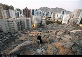 جمع آوری سنگ توسط حجاج برای رمی جمرات