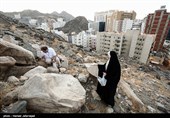 جمع آوری سنگ توسط حجاج برای رمی جمرات