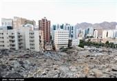 جمع آوری سنگ توسط حجاج برای رمی جمرات