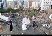 جمع آوری سنگ توسط حجاج برای رمی جمرات