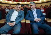 سید عباس صالحی وزیر فرهنگ و ارشاد اسلامی و ابوالحسن فیروزآبادی رئیس مرکز فضای مجازی در مراسم اختتامیه یازدهمین جشنواره رسانه های دیجیتال