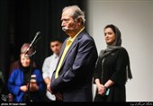 اهدای نشان زنده‌یاد داوود رشیدی به علی نصیریان