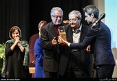 اهدای نشان زنده‌یاد داوود رشیدی به احمدرضا احمدی