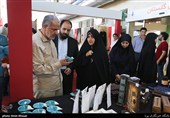احمد مسجد جامعی در نمایشگاه عطر سیب