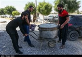 آیین سنتی توزیع نذری در روستای اراضی-اصفهان