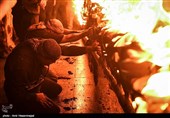 آئین سنتی مشعل گردانی نجفی‌های مقیم قم همه‌ ساله در شب هشتم، نهم و دهم محرم‌الحرام با راه‌اندازی دسته طبال و مشعل گردانی سنتی از مسجد نجفی‌های بازار عرب‌های گذر خان به حرکت در آمده و به سمت حرم مطهر حضرت فاطمه معصومه(س) می‌روند