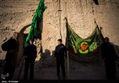  از حدود ۱۲۰ الی ۱۳۰ سال قبل سادات و بزرگان قورتان با توجه به شناخت و علمی که از اهل بیت خصوصاً امام حسین (ع) داشتند این نحوه از عزاداری را بنا نهادند.