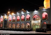 در این مراسم جمع کثیری از خدام و زائران و مجاوران بارگاه منور رضوی حضور داشته  و مراسم خطبه‌خوانی شب عاشورا را برگزار کردند.