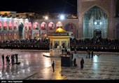 در این مراسم جمع کثیری از خدام و زائران و مجاوران بارگاه منور رضوی حضور داشته  و مراسم خطبه‌خوانی شب عاشورا را برگزار کردند.