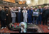اقامه نماز میت اسدالله عسگراولادی توسط علی‌اکبر ناطق نوری عضو مجمع تشخیص مصلحت نظام