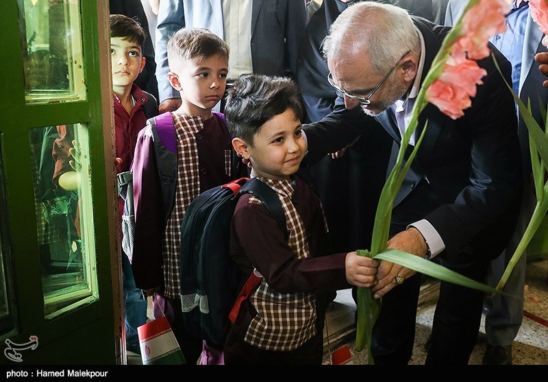 جشن شکوفه‌ها در دبستان تشیع نازی آباد