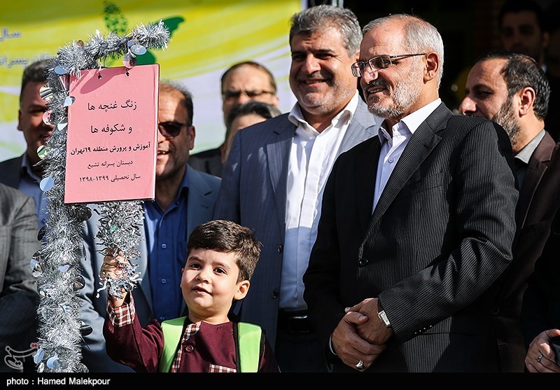 جشن شکوفه‌ها در دبستان تشیع نازی آباد