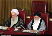  آیت الله سید احمد علم الهدی و آیت‌الله محسن مجتهد شبستری در هفتمین اجلاسیه دوره پنجم مجلس خبرگان رهبری