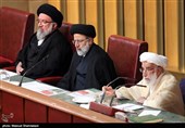 حجت‌الاسلام ابراهیم رئیسی نایب‌رئیس مجلس خبرگان رهبری و آیت الله سید احمد خاتمی سخنگوی هیئت رئیسه مجلس خبرگان رهبری  در هفتمین اجلاسیه دوره پنجم مجلس خبرگان رهبری