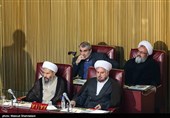  عباسعلی کدخدایی سخنگوی شورای نگهبان و حجت‌الاسلام والمسلمین محسن کازرونی در هفتمین اجلاسیه دوره پنجم مجلس خبرگان رهبری