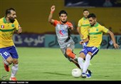 دیدار تیم‌های فوتبال صنعت نفت و سایپا - آبادان