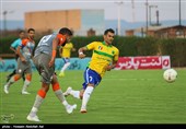 دیدار تیم‌های فوتبال صنعت نفت و سایپا - آبادان