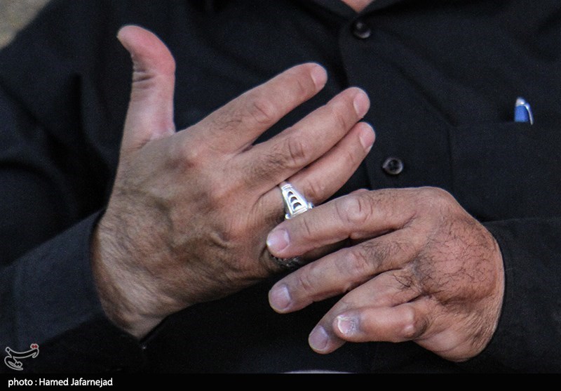 گفت و گو با امیر خورشیدی فر تهیه کننده و کارگردان برنامه مستند " از آسمان"