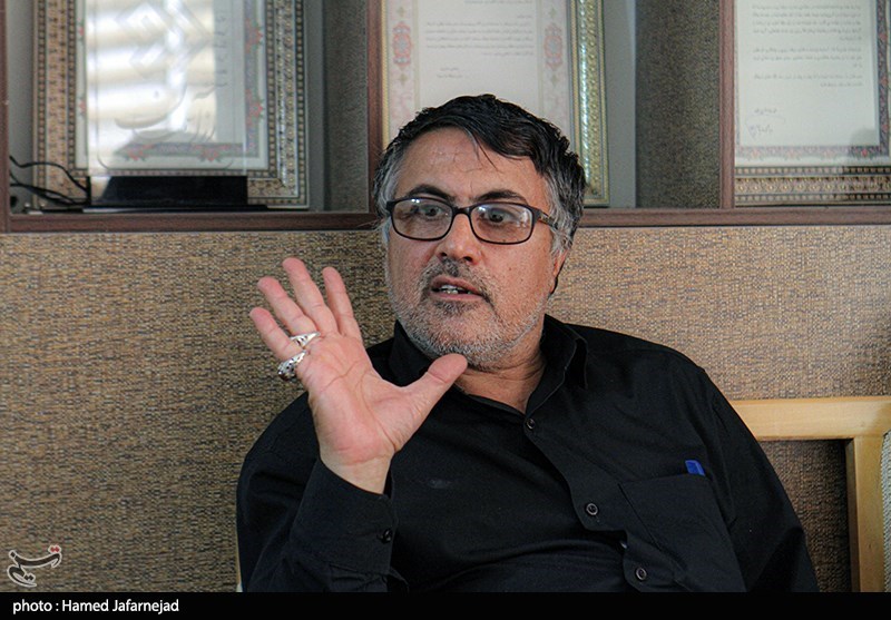 امیر خورشیدی فر تهیه کننده و کارگردان برنامه مستند تلویزیونی" از آسمان"