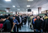 صف مردم برای دریافت  گذرنامه در آستانه سفر اربعین حسینی مقابل اداره گذرنامه 
