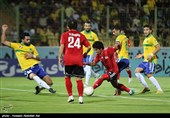 دیدار تیم‌های فوتبال صنعت نفت و تراکتور - آبادان