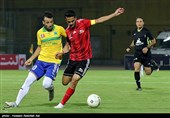 دیدار تیم‌های فوتبال صنعت نفت و تراکتور - آبادان