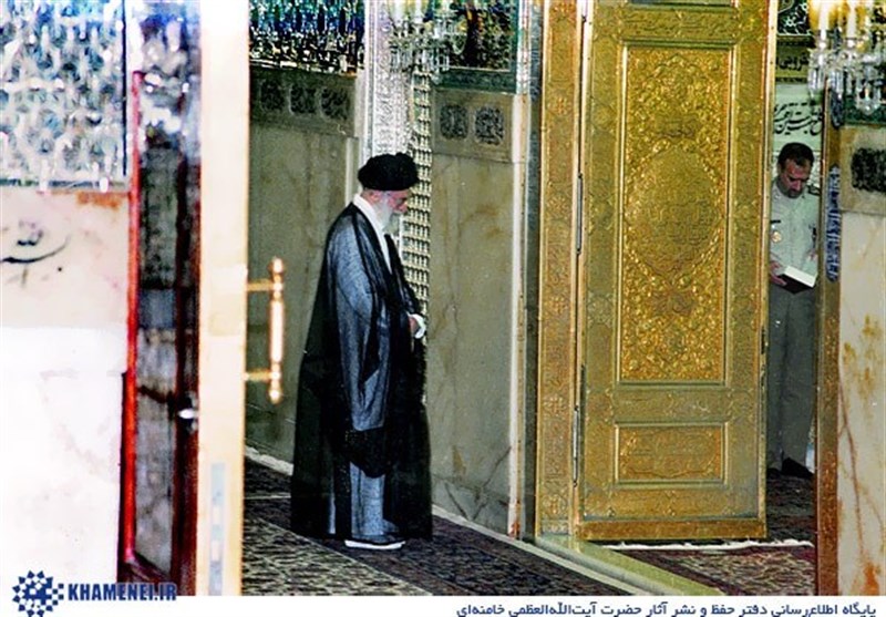 رهبر انقلاب در حرم امام رضا (ع)
