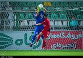 دیدار تیمهای فوتبال  ذوب آهن و شاهین بوشهر