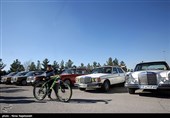 گردهمایی خودروهای کلاسیک در پیست اتومبیل رانی مجموعه ورزشی ثامن الائمه مشهد