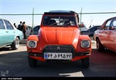 گردهمایی خودروهای کلاسیک در پیست اتومبیل رانی مجموعه ورزشی ثامن الائمه مشهد