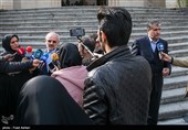 محسن حاجی میرزایی وزیر آموزش و پرورش  و محمد اسلامی وزیر راه و شهرسازی در حاشیه جلسه هیئت دولت