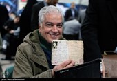 حضور مرتضی کاظمی بازیگر سینما وتلویزیون در فرمانداری تهران برای ثبت‌نام در یازدهمین دوره انتخابات مجلس شورای اسلامی 