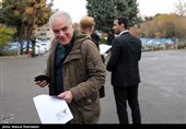 حضور مرتضی کاظمی بازیگر سینما وتلویزیون در فرمانداری تهران برای ثبت‌نام در یازدهمین دوره انتخابات مجلس شورای اسلامی 
