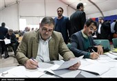 حضور عباس جدیدی در فرمانداری تهران برای ثبت‌نام در یازدهمین دوره انتخابات مجلس شورای اسلامی 
