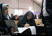 حضور سهیلا جلودارزاده  در فرمانداری تهران برای ثبت‌نام در یازدهمین دوره انتخابات مجلس شورای اسلامی 