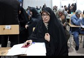 حضور الهام امین زاده در فرمانداری تهران برای ثبت‌نام در یازدهمین دوره انتخابات مجلس شورای اسلامی 
