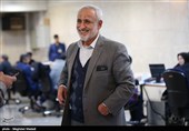 حضور الیاس نادران در وزارت کشور برای ثبت‌نام در یازدهمین دوره انتخابات مجلس شورای اسلامی