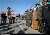 اعطای سردوشی به دانش‌پژوهان آموزشگاه‌های درجه‌داری ارتش توسط امیر سرلشکر سیدعبدالرحیم موسوی فرمانده کل ارتش