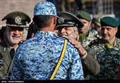 اعطای سردوشی به دانش‌پژوهان آموزشگاه‌های درجه‌داری ارتش توسط امیر سرلشکر سیدعبدالرحیم موسوی فرمانده کل ارتش