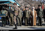 اعطای سردوشی به دانش‌پژوهان آموزشگاه‌های درجه‌داری ارتش توسط امیر سرلشکر سیدعبدالرحیم موسوی فرمانده کل ارتش